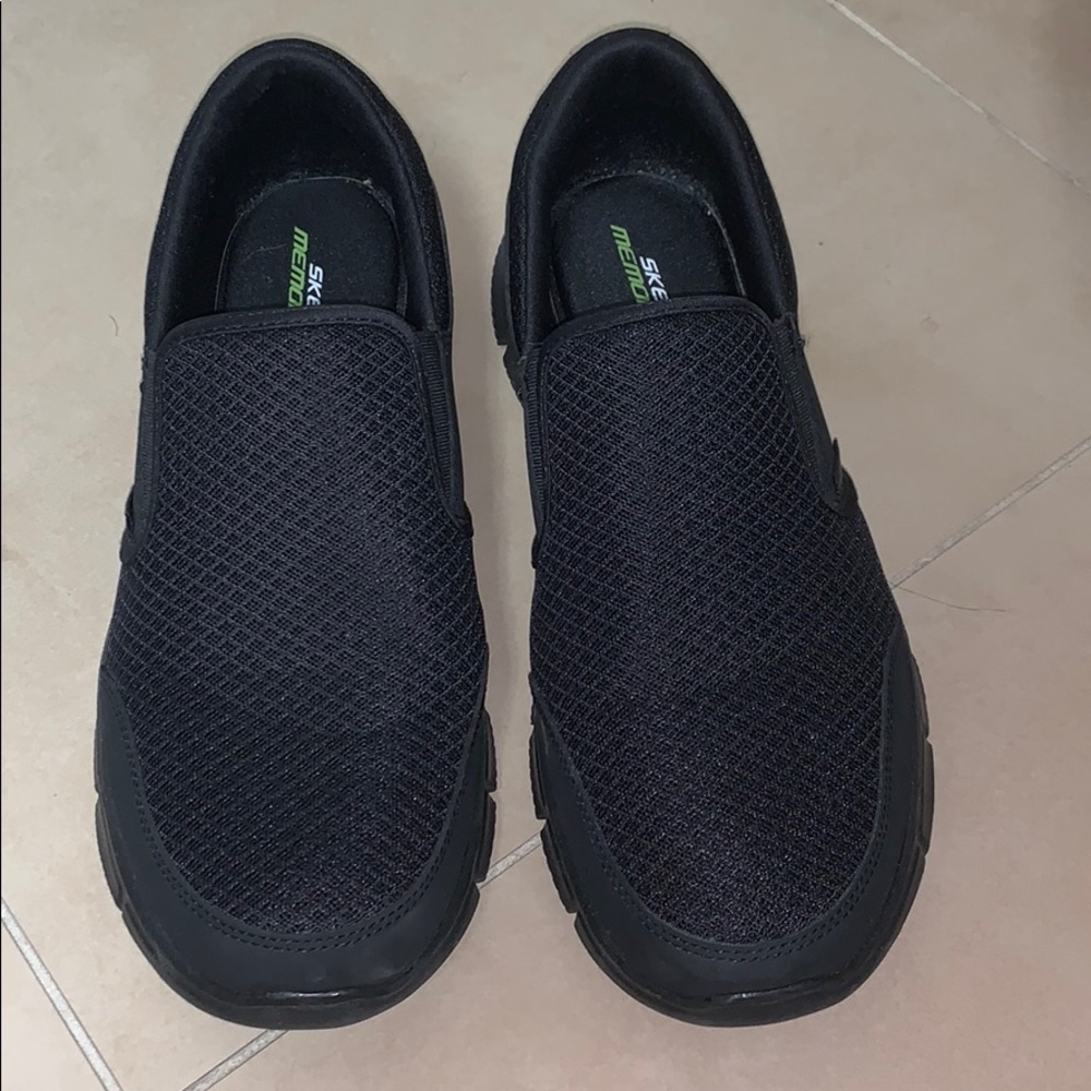 Skechers Memory Foam sneakers in black